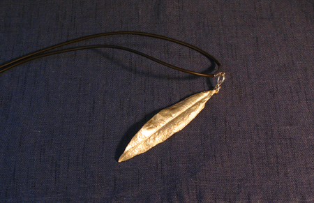 柳田さんの作る　銀の葉ネックレス